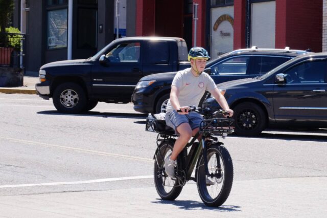 Teens on ebikes throttle kids Hood River 2
