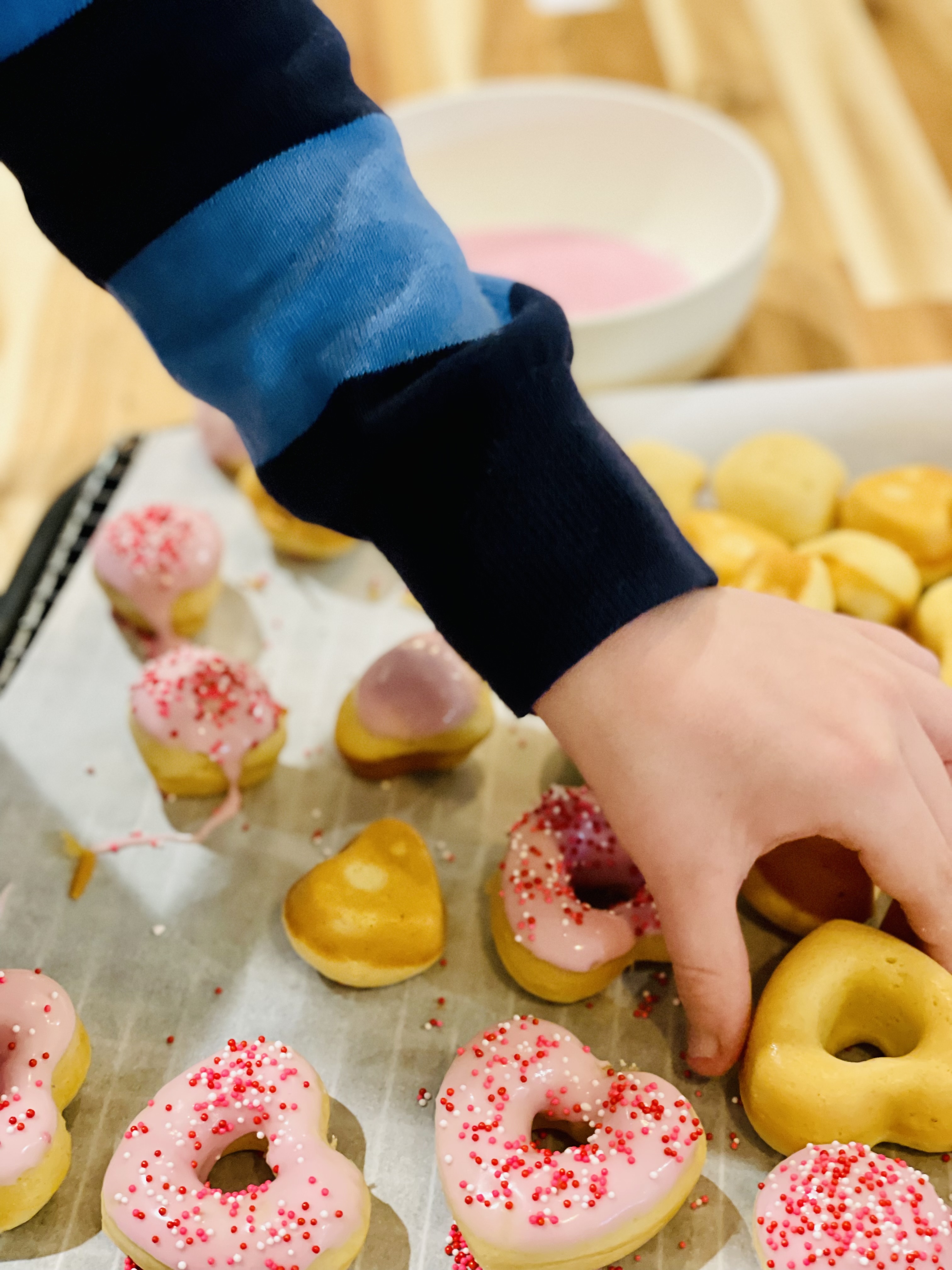 Donut hand